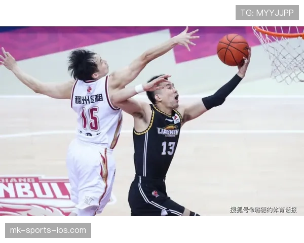 进攻犯规的判罚规则与裁判判定关键条件详解